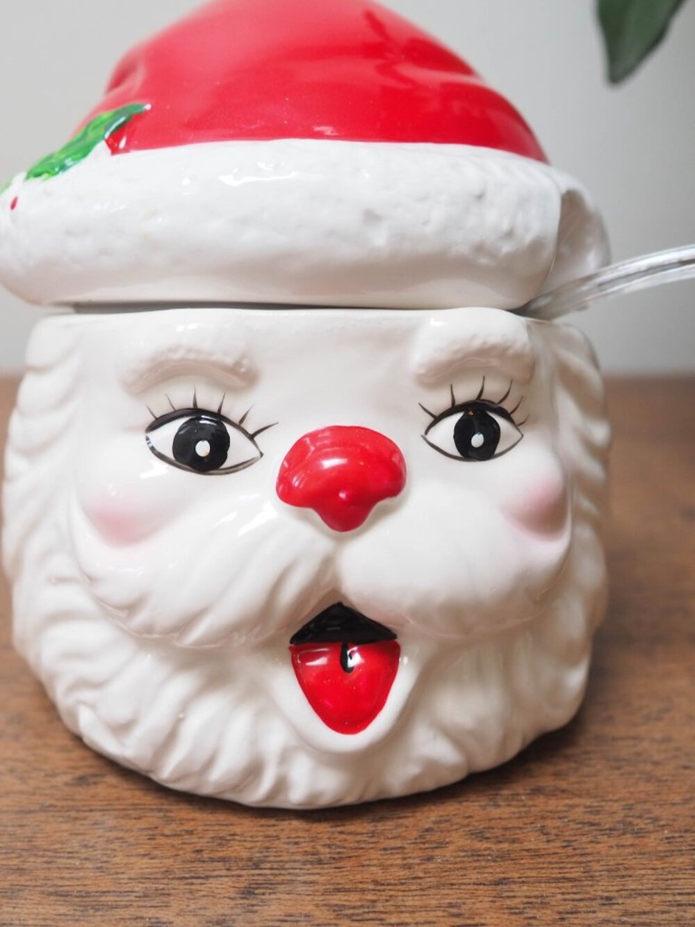 Vtg Earthenware Christmas Creamer and Sugar Bowl Set - Santa Cream and Sugar - Picture 4 of 12